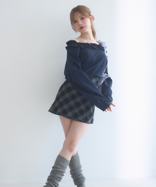 TITTY&CO.（ティティーアンドコー）の「オフショルフリルスウェットトップス（スウェット・レディース・ネイビー・FREE）」の10枚目の写真