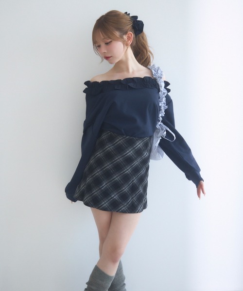 TITTY&CO.（ティティーアンドコー）の「オフショルフリルスウェットトップス（スウェット・レディース・ネイビー・FREE）」の8枚目の写真