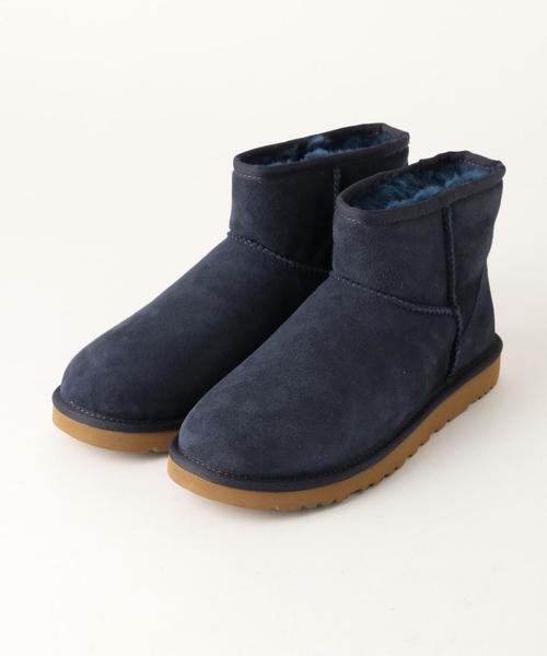 UGG Australia(アグオーストラリア)の「<UGG (アグ)> CLASSIC MINI ショートブーツ(ブーツ・レディース・モカ/ネイビー・7/8/6/5)」の2枚目の写真