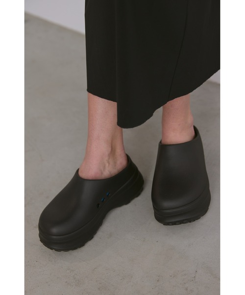 un/neu(アンノイ)の「ボリュームソールサボサンダル/軽量(スリッポン・レディース・ブラック/ホワイト・SMALL/MEDIUM/LARGE)」の18枚目の写真