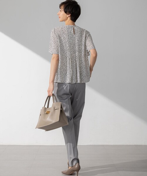 23区(ニジュウサンク)の「【セットアップ対応/洗える】ストレッチシャンブレー テーパード パンツ(その他パンツ・レディース・ネイビー系/ライトグレー系・36/38/40)」の4枚目の写真