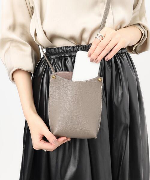 TOFF&LOADSTONE（トフアンドロードストーン）の「クープ ショルダー（ショルダーバッグ・レディース・ホワイト系/ブラック/ライトオレンジ系/ブラウン系その他2/グレー系その他6/サンドベージュ・00）」の4枚目の写真