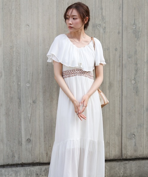 Bab(バブ)の「【選べるサイズ展開/2way】レーヨンクレープスモッキングワンピース(ワンピース・レディース・ブラック/アイボリー・M/S)」の4枚目の写真