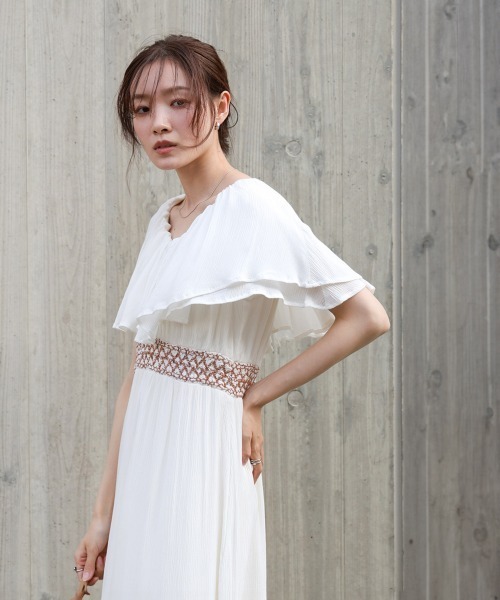 Bab(バブ)の「【選べるサイズ展開/2way】レーヨンクレープスモッキングワンピース(ワンピース・レディース・ブラック/アイボリー・M/S)」の7枚目の写真