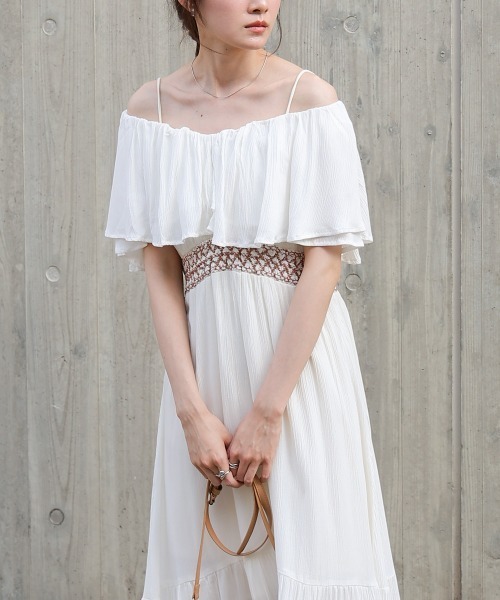 Bab(バブ)の「【選べるサイズ展開/2way】レーヨンクレープスモッキングワンピース(ワンピース・レディース・ブラック/アイボリー・M/S)」の15枚目の写真