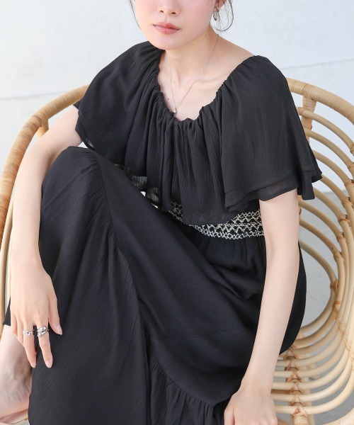 Bab(バブ)の「【選べるサイズ展開/2way】レーヨンクレープスモッキングワンピース(ワンピース・レディース・ブラック/アイボリー・M/S)」の19枚目の写真