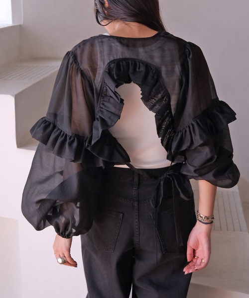 AKTE(アクテ)の「バックオープンフリルボレロ(シャツ/ブラウス・レディース・ブラック/ホワイト・FREE)」の1枚目の写真