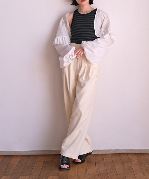 AKTE(アクテ)の「バックオープンフリルボレロ(シャツ/ブラウス・レディース・ブラック/ホワイト・FREE)」の6枚目の写真