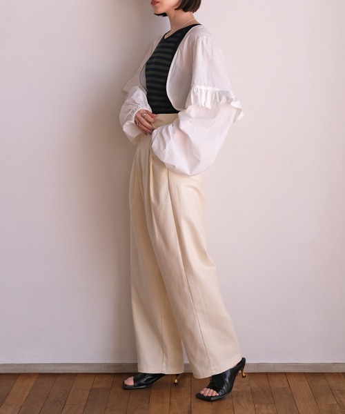 AKTE(アクテ)の「バックオープンフリルボレロ(シャツ/ブラウス・レディース・ブラック/ホワイト・FREE)」の8枚目の写真