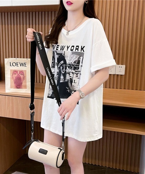LETee（レティー）の「こなれ感抜群のフォトプリント！ゆるシルエットで着映えする大人カジュアルTシャツ（Tシャツ/カットソー・レディース・ブラック/ホワイト/ベージュ・FREE）」の5枚目の写真