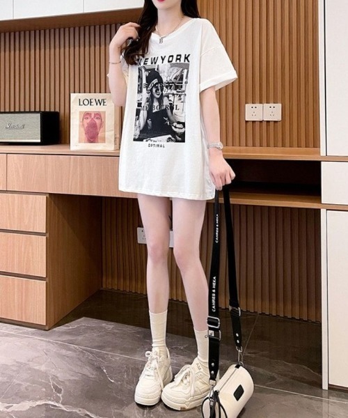 LETee（レティー）の「こなれ感抜群のフォトプリント！ゆるシルエットで着映えする大人カジュアルTシャツ（Tシャツ/カットソー・レディース・ブラック/ホワイト/ベージュ・FREE）」の7枚目の写真