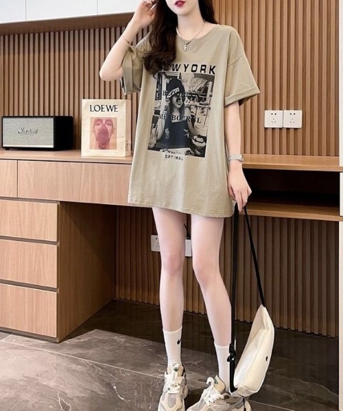 LETee（レティー）の「こなれ感抜群のフォトプリント！ゆるシルエットで着映えする大人カジュアルTシャツ（Tシャツ/カットソー・レディース・ブラック/ホワイト/ベージュ・FREE）」の11枚目の写真