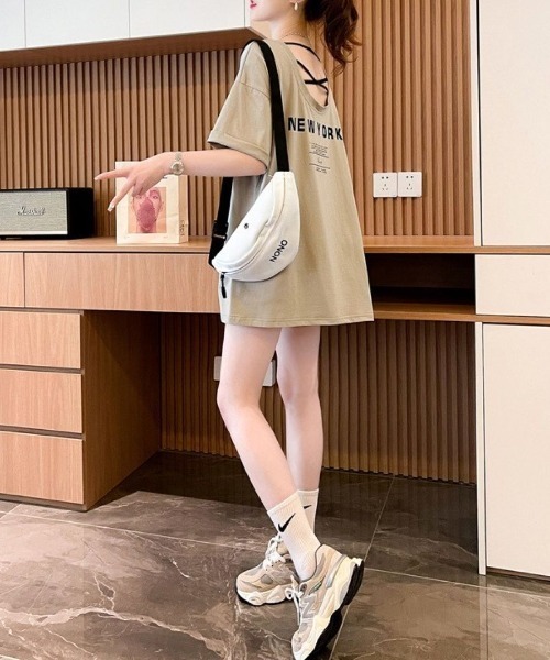 LETee（レティー）の「こなれ感抜群のフォトプリント！ゆるシルエットで着映えする大人カジュアルTシャツ（Tシャツ/カットソー・レディース・ブラック/ホワイト/ベージュ・FREE）」の12枚目の写真