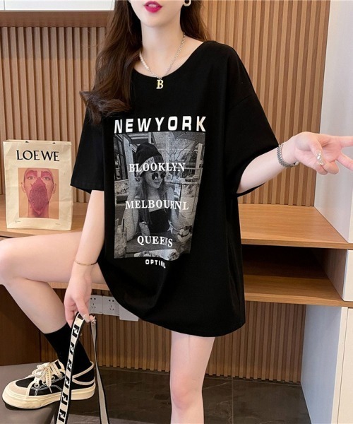 LETee（レティー）の「こなれ感抜群のフォトプリント！ゆるシルエットで着映えする大人カジュアルTシャツ（Tシャツ/カットソー・レディース・ブラック/ホワイト/ベージュ・FREE）」の13枚目の写真