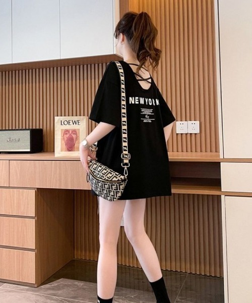 LETee（レティー）の「こなれ感抜群のフォトプリント！ゆるシルエットで着映えする大人カジュアルTシャツ（Tシャツ/カットソー・レディース・ブラック/ホワイト/ベージュ・FREE）」の16枚目の写真