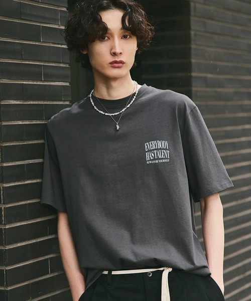 Bleme（ブレム）の「コンパクト クラシック ワンポイント ロゴ Tシャツ（Tシャツ/カットソー・メンズ・ブラック/ホワイト/ブラウン/ベージュ/ブルーグレー・S/M/L/XL）」の4枚目の写真