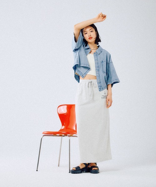 LEPSIM(レプシィム)の「BIGデニムショート5分袖シャツ 493055(シャツ/ブラウス・レディース・ブルー/ライトブルー/ピンク/ライトカーキ/パープル・FREE)」の22枚目の写真