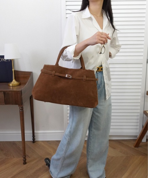 unnu（ユヌ）の「ベルトデザインスエードタッチボストン（ボストンバッグ・レディース・ブラウン/ブラック・F）」の4枚目の写真