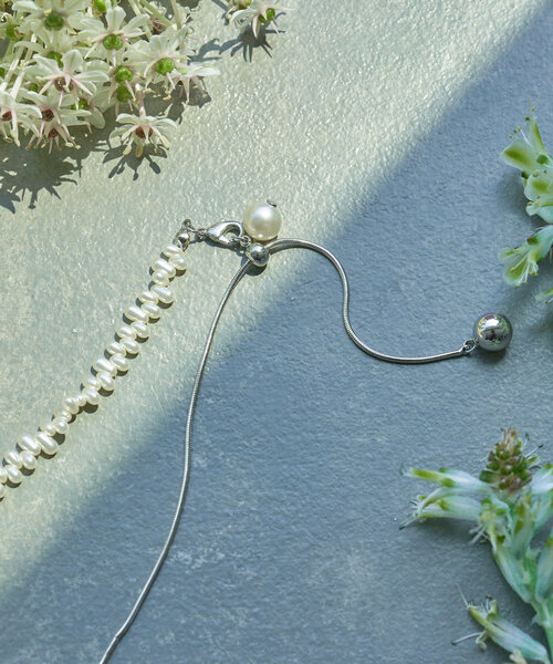 Jena espace merveilleux（ジェナ　エスパスメルヴェイユ）の「パールミックススライドネックレス（リング・レディース・シルバー/ゴールド・FREE）」の5枚目の写真