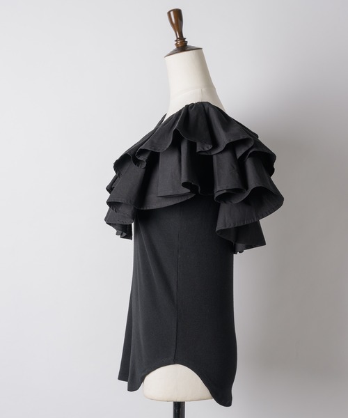 yae（ヤエ）の「2way frills top /2wayフリルトップ（Tシャツ/カットソー・レディース・ホワイト/ブラック・FREE）」の4枚目の写真