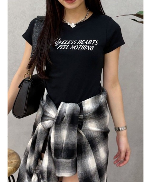 EVRIS（エヴリス）の「タイトグラフィックTシャツ（Tシャツ/カットソー・レディース・ホワイト/レッド/ブラック・FREE）」の3枚目の写真