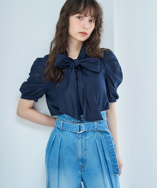 31 Sons de mode(トランテアン ソン ドゥ モード)の「ビジュー釦シアーボウタイブラウス(シャツ/ブラウス・レディース・ネイビー/オフホワイト/ピンク・フリ-)」の5枚目の写真