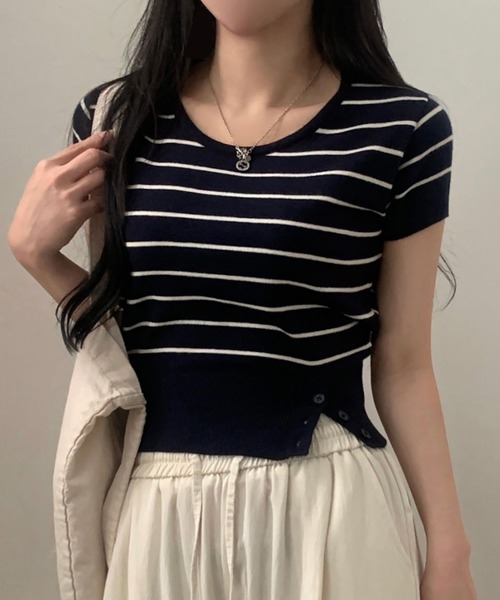 Girly Doll(ガーリードール)の「サイド裾ボタンクルーネック半袖ニット(ニット/セーター・レディース・ホワイト系その他/アイボリー/ブルー系その他/ブルー/ピンク/グリーン・FREE)」の6枚目の写真