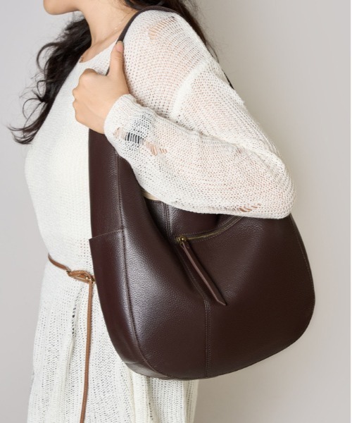 NiiNa（ニーナ）の「【 NiiNa / ニーナ 】【高品質牛革】2wayワンハンドルラウンドフォルムレザーバッグ（ショルダーバッグ・レディース・ブラック/ダークブラウン・FREE）」の5枚目の写真