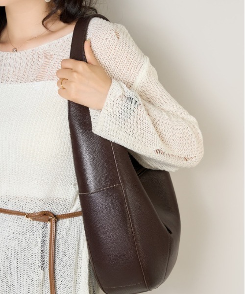 NiiNa（ニーナ）の「【 NiiNa / ニーナ 】【高品質牛革】2wayワンハンドルラウンドフォルムレザーバッグ（ショルダーバッグ・レディース・ブラック/ダークブラウン・FREE）」の9枚目の写真