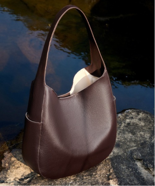 NiiNa(ニーナ)の「【 NiiNa / ニーナ 】【高品質牛革】2wayワンハンドルラウンドフォルムレザーバッグ(ショルダーバッグ・レディース・ブラック/ダークブラウン・FREE)」の11枚目の写真