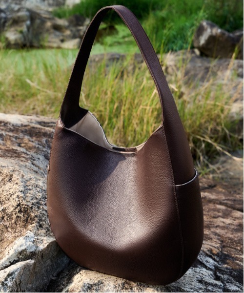 NiiNa（ニーナ）の「【 NiiNa / ニーナ 】【高品質牛革】2wayワンハンドルラウンドフォルムレザーバッグ（ショルダーバッグ・レディース・ブラック/ダークブラウン・FREE）」の12枚目の写真