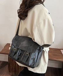 レザー調 多ポケット スクエア フラップ ショルダーバッグ