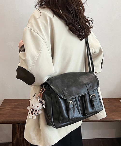 Lace Ladies(レースレディース)の「レザー調 多ポケット スクエア フラップ ショルダーバッグ(ショルダーバッグ・レディース・ブラック/ダークブラウン/ブラウン・FREE)」の5枚目の写真