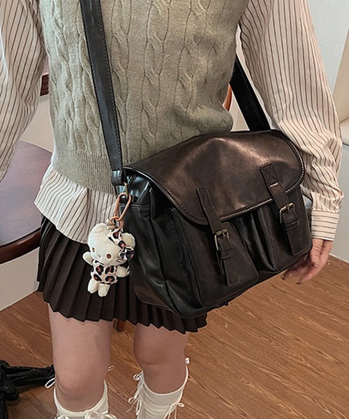 Lace Ladies(レースレディース)の「レザー調 多ポケット スクエア フラップ ショルダーバッグ(ショルダーバッグ・レディース・ブラック/ダークブラウン/ブラウン・FREE)」の10枚目の写真