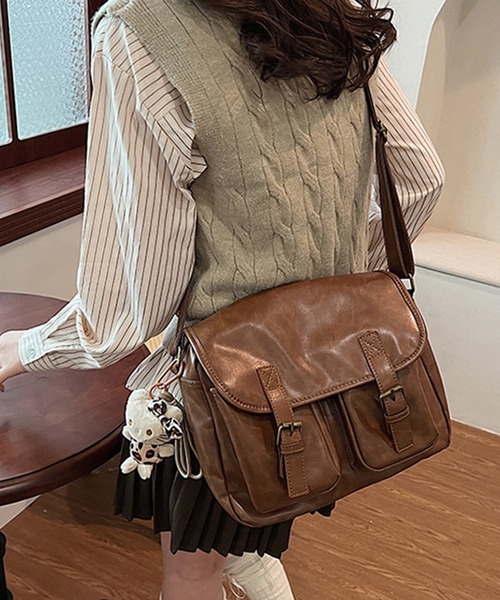 Lace Ladies(レースレディース)の「レザー調 多ポケット スクエア フラップ ショルダーバッグ(ショルダーバッグ・レディース・ブラック/ダークブラウン/ブラウン・FREE)」の13枚目の写真