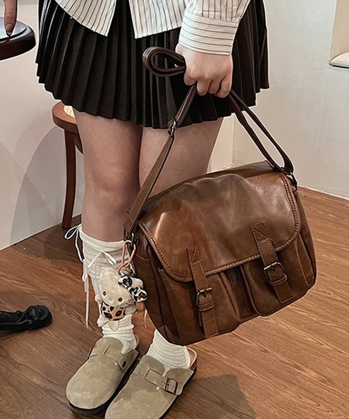 Lace Ladies(レースレディース)の「レザー調 多ポケット スクエア フラップ ショルダーバッグ(ショルダーバッグ・レディース・ブラック/ダークブラウン/ブラウン・FREE)」の15枚目の写真