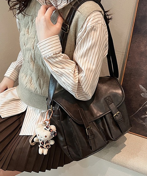 Lace Ladies(レースレディース)の「レザー調 多ポケット スクエア フラップ ショルダーバッグ(ショルダーバッグ・レディース・ブラック/ダークブラウン/ブラウン・FREE)」の8枚目の写真