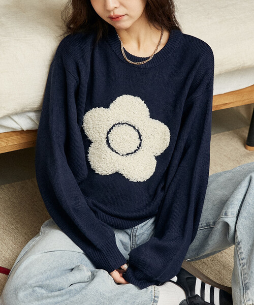 PUBLUX（パブリュクス）の「MARY QUANT × PUBLUX/マリークワント 相良 フラワーモチーフ アート ジャガードニット　限定展開（ニット/セーター・レディース・ブラック/オフホワイト/グレー/ブラウン/レッド/ネイビー/ベージュ・ﾌﾘ-）」の7枚目の写真