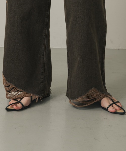 SENSE OF PLACE by URBAN RESEARCH（センスオブプレイスバイアーバンリサーチ）の「ダメージストレートデニム（デニムパンツ・レディース・ライトインディゴブルー/ブラウン・MEDIUM/SMALL）」の12枚目の写真