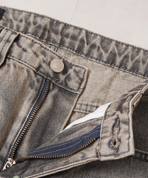 1111clothing（ワンフォークロージング）の「ペインティング バレルレッグ ジーンズ / Painting Barrel Leg Jeans（デニムパンツ・メンズ・グレー・L/M/S/XL）」の11枚目の写真