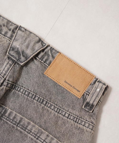 1111clothing（ワンフォークロージング）の「ペインティング バレルレッグ ジーンズ / Painting Barrel Leg Jeans（デニムパンツ・メンズ・グレー・L/M/S/XL）」の6枚目の写真