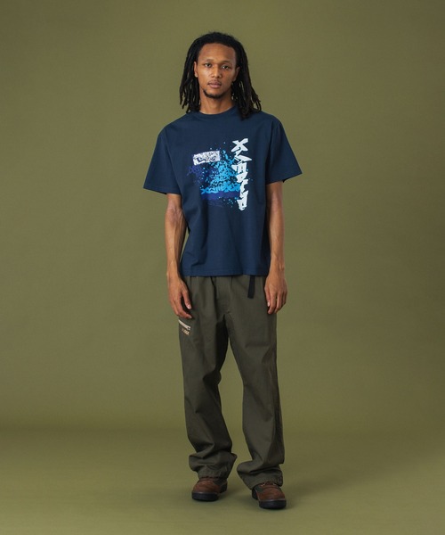 XLARGE（エクストララージ）の「TAGGING S/S TEE（Tシャツ/カットソー・メンズ・ネイビー/グリーン/ブラック・S/M/L/XL）」の6枚目の写真