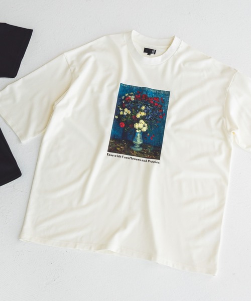 LAKOLE(ラコレ)の「【ラコレ アート】絵画グラフィックT / 588515(Tシャツ/カットソー・メンズ・ホワイト/ブルー/ホワイト系その他2/ブラック・MEDIUM/LARGE)」の1枚目の写真
