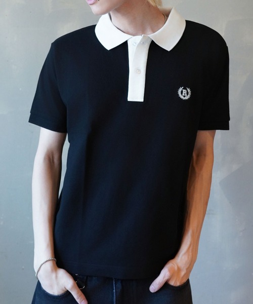 SPINNS（スピンズ）の「短丈ポロシャツ/エンブレム風ワンポイントロゴ/ショート丈（ポロシャツ・メンズ・ブラック/グレー/ネイビー/ホワイト/ブラック×ホワイト/ネイビー×ホワイト・ONESIZE）」の3枚目の写真