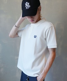 SPINNS | 短丈ポロシャツ/エンブレム風ワンポイントロゴ/ショート丈(ポロシャツ)