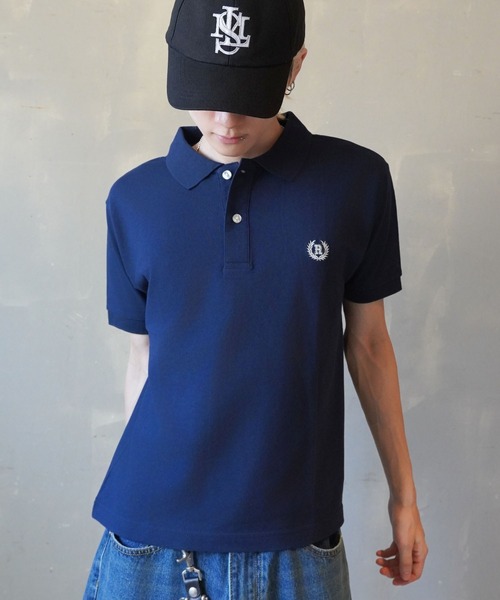 SPINNS（スピンズ）の「短丈ポロシャツ/エンブレム風ワンポイントロゴ/ショート丈（ポロシャツ・メンズ・ブラック/グレー/ネイビー/ホワイト/ブラック×ホワイト/ネイビー×ホワイト・ONESIZE）」の22枚目の写真