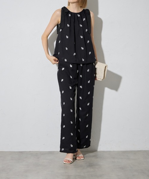 each（イーチ）の「フラワーエンブロイダリーショルダーリボンノースリブラウス【セットアップ対応】（シャツ/ブラウス・レディース・ブラック/グレー・FREE）」の10枚目の写真