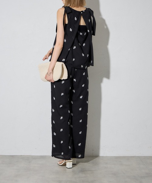 each（イーチ）の「フラワーエンブロイダリーショルダーリボンノースリブラウス【セットアップ対応】（シャツ/ブラウス・レディース・ブラック/グレー・FREE）」の11枚目の写真