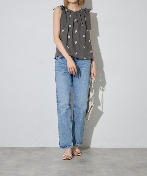 each（イーチ）の「フラワーエンブロイダリーショルダーリボンノースリブラウス【セットアップ対応】（シャツ/ブラウス・レディース・ブラック/グレー・FREE）」の16枚目の写真