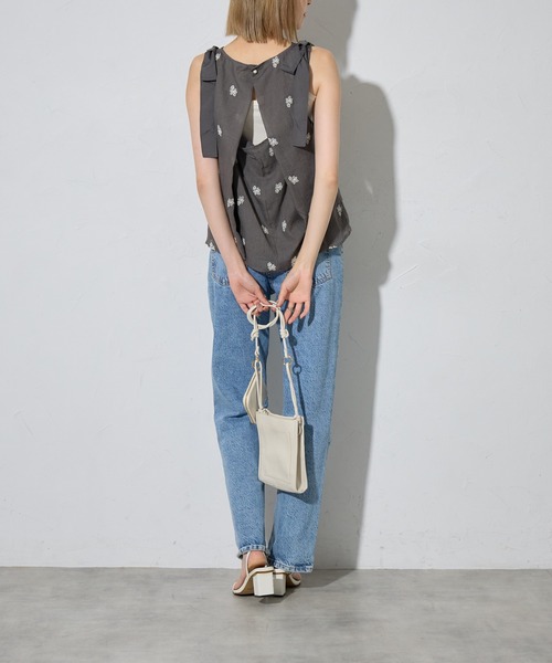 each（イーチ）の「フラワーエンブロイダリーショルダーリボンノースリブラウス【セットアップ対応】（シャツ/ブラウス・レディース・ブラック/グレー・FREE）」の18枚目の写真